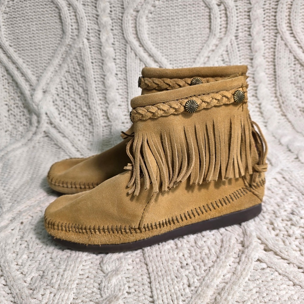 Minnetonka Back Zip Fringe Boot Tan Suede Flat Ankle Moccasin Women 5 Excellent